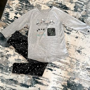 Girls Authentic JUSTICE leggings and Mudd top.